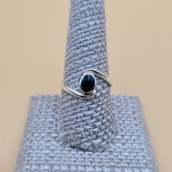 Size 9.25 Sterling Silver Black Stone Inlay Simple Band Ring A5429 - Picture 1 of 8